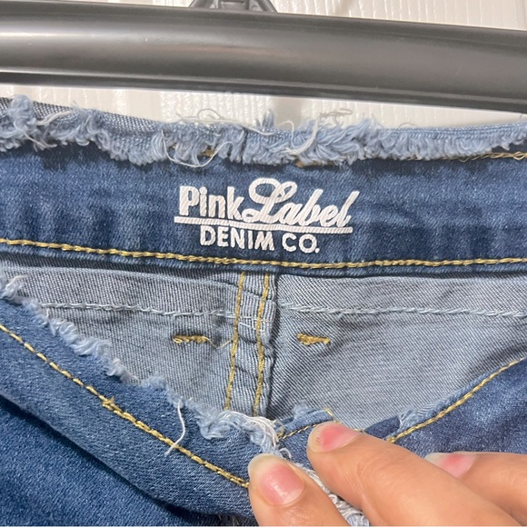 Denim Shorts. Frayed edges - Picture 3 of 3